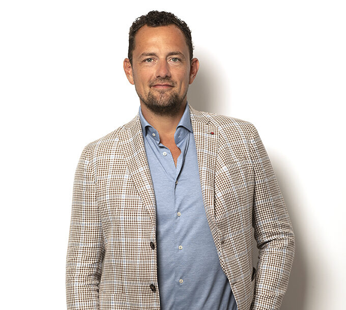 Julian — Taxatiespecialist